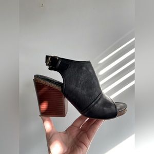 ISOLA Isanti Black Leather Open Toe Chunky Heel Spring Sandal Size 7.5